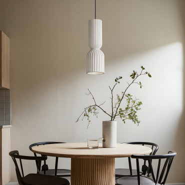 Nowoczesna biała lampa wisząca do salonu